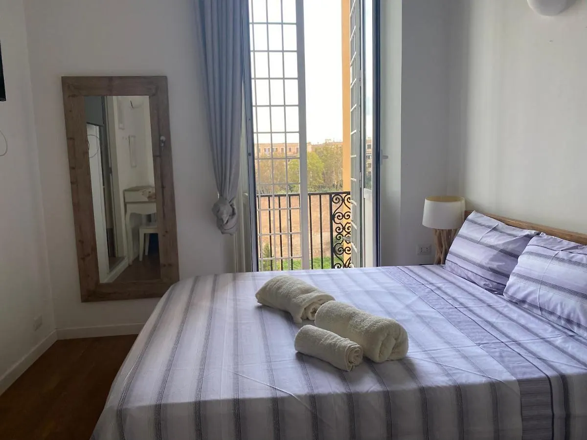 La Rosa Di Roma 3 In Heart Of Rome In San Giovanni Guest house